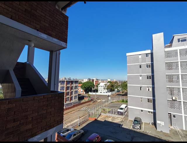 2 BEDROOM APARTMENT FOR SALE IN ESSENWOOD